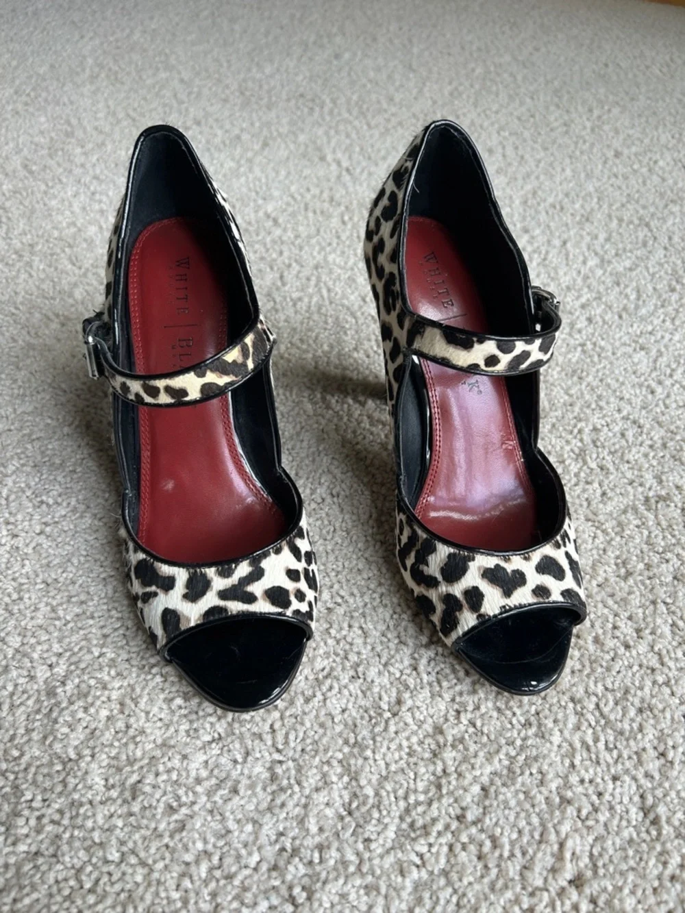 WHITE HOUSE BLACK MARKET OPEN TOE LEOPARD PRINT PONY HAIR HEELS